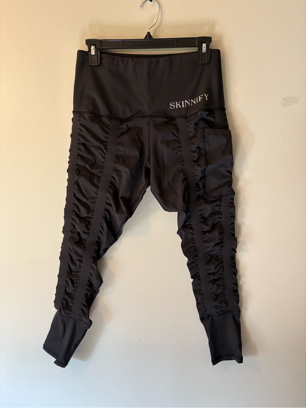 SKINNIFY Black Resistance Band Cropped Leggings, Size Medium Women’s
